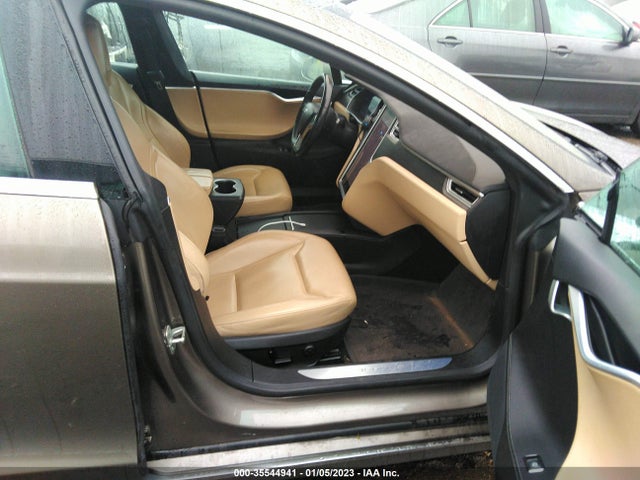2016 Tesla Model S, VIN: 5YJSA1E2XGF146956