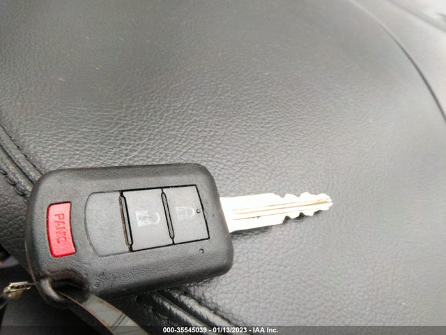 JA4AD2A3XKZ053570 Mitsubishi Outlander Es