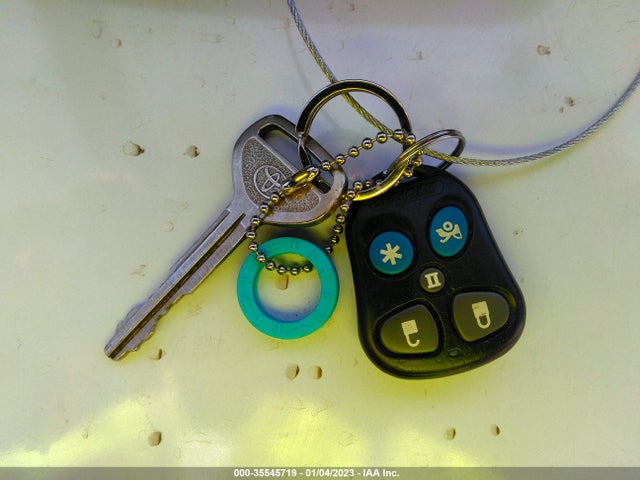 2003 TOYOTA COROLLA CE/LE VIN: JTDBR32E830050139