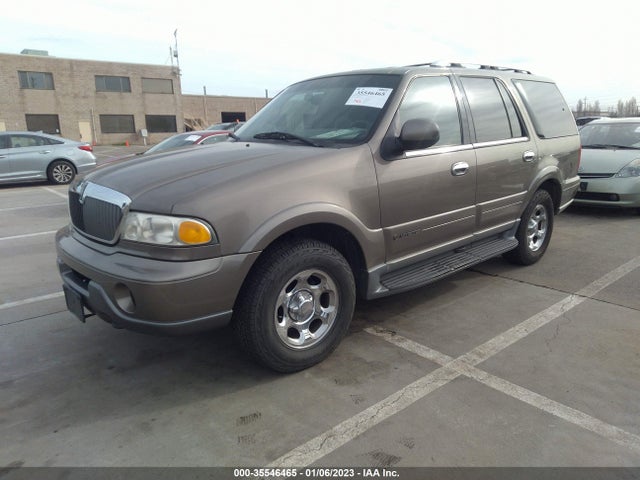 Lincoln Navigator 2001 5LMFU28R81LJ13717 Image 2