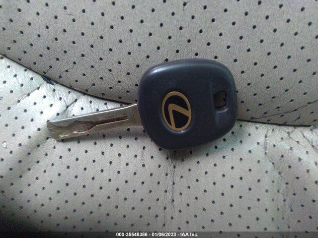 Lexus LS 430 2002 JTHBN30F520068375 Image 3