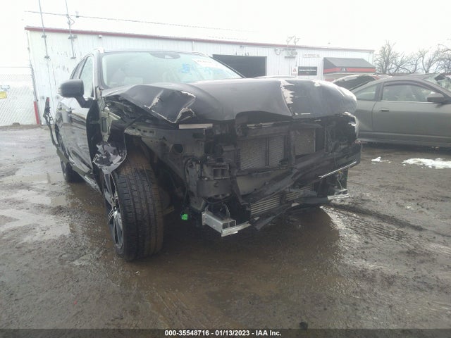 2019 Volvo XC60, VIN: LYV102RLXKB192272