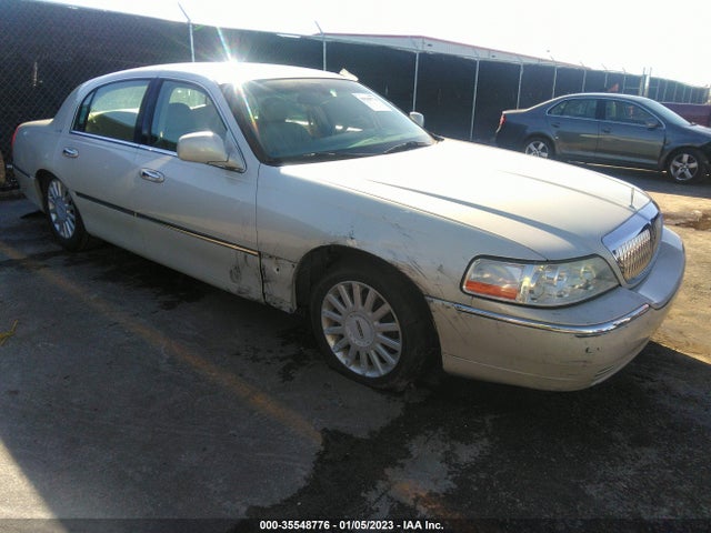 Lincoln Town Car Signature 2005 1LNHM81W25Y601407 main image
