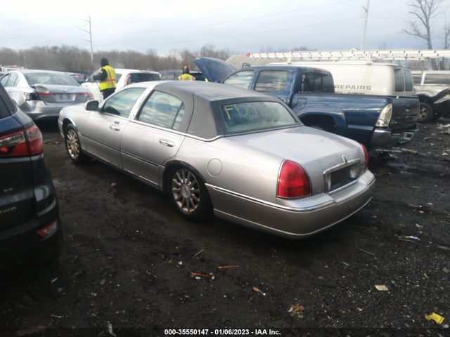 2007 LINCOLN TOWN CAR SIGNATURE VIN: 1LNHM81V97Y630574
