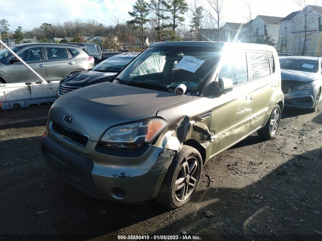 KIA SOUL + 2010 KNDJT2A21A7172392 Image 2