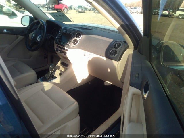2017 Volkswagen Tiguan, VIN: WVGBV7AX8HK033029