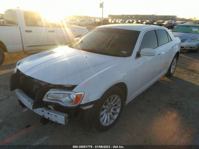 Chrysler 300 2014 2C3CCAAG0EH132589 Image 2