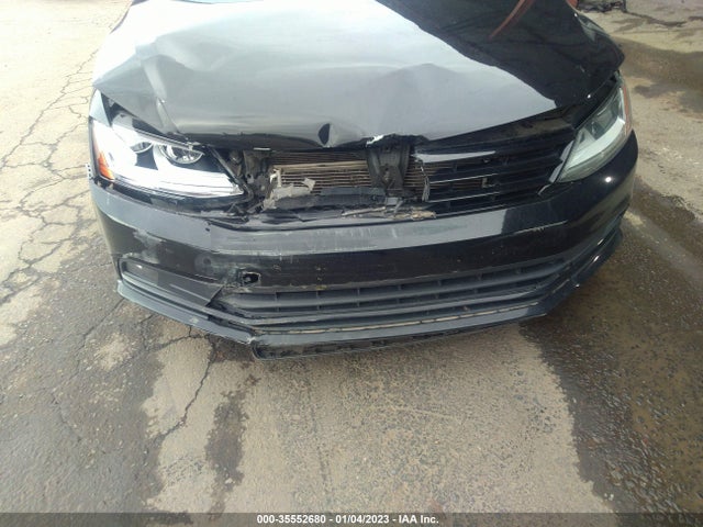 2018 Volkswagen Jetta, VIN: 3VWD17AJ7JM241905