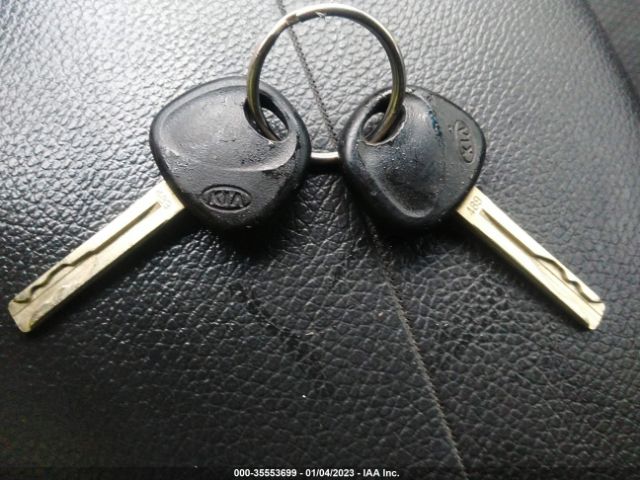 5XYKT4A13BG132052 KIA SORENTO LX