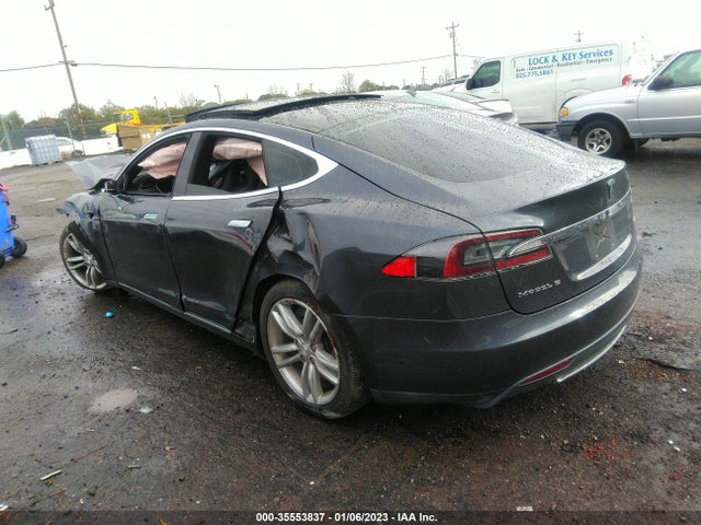2015 Tesla Model S, VIN: 5YJSA1H21FF094840