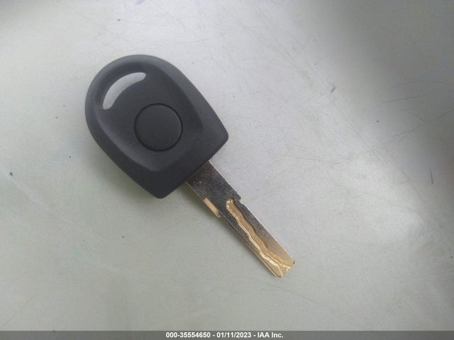 2001 VOLKSWAGEN NEW BEETLE GLS VIN: 3VWCP21C41M403911