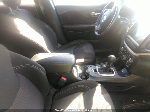 2017 Jeep Cherokee, VIN: 1C4PJLCB8HW540781