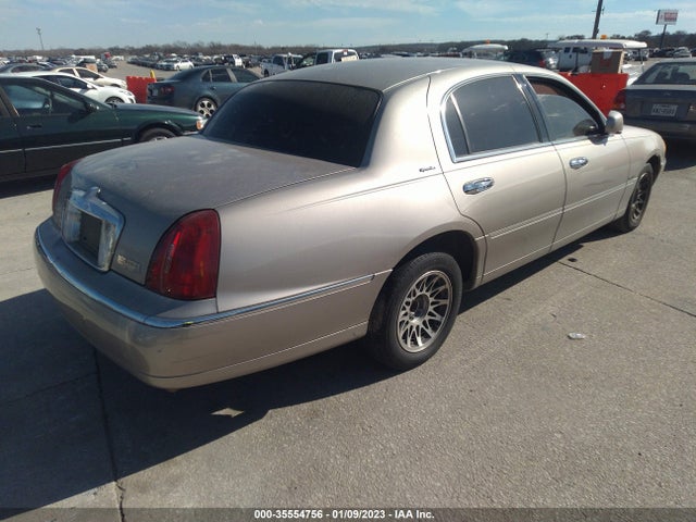 Lincoln Town Car Sig. 2002 1LNHM82W52Y628563 Image 6