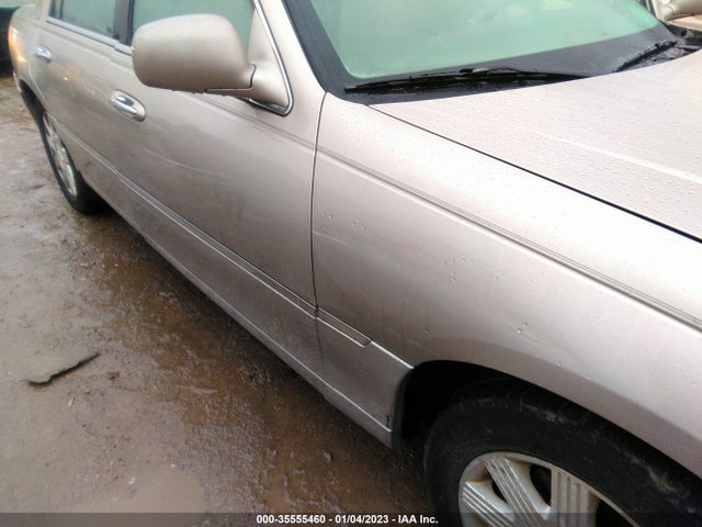 Lincoln Town Car 2003 1LNHM82W53Y603079 Image 7