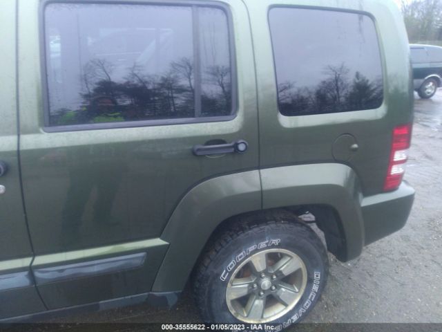 1J8GN28K28W175756 Jeep Liberty Sport