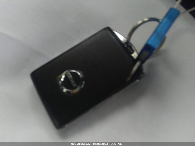 2021 VOLVO XC60 MOMENTUM VIN: YV4102RK2M1793657
