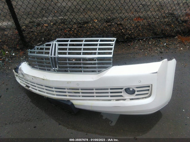 Lincoln Navigator 2011 5LMJJ2J51BEJ07855 Image 4