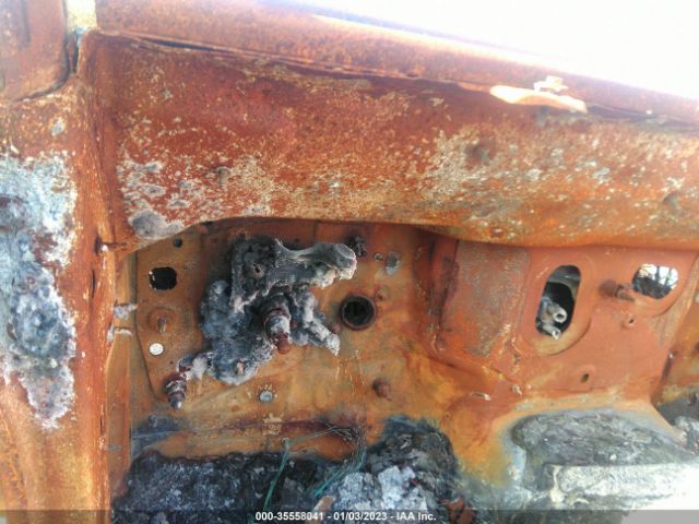 1C4HJXENXKW588471 Jeep Wrangler Unlimited Sahara
