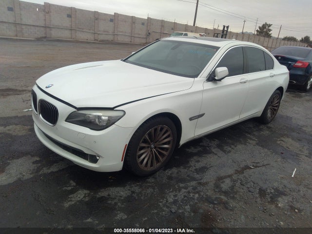 BMW 7 Series 740i 2012 WBAKA4C54CC613694 Image 2