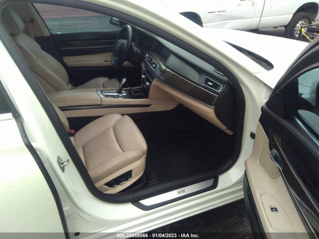 BMW 7 Series 740i 2012 WBAKA4C54CC613694 Image 6