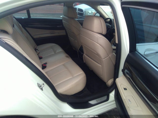 BMW 7 Series 740i 2012 WBAKA4C54CC613694 Image 9