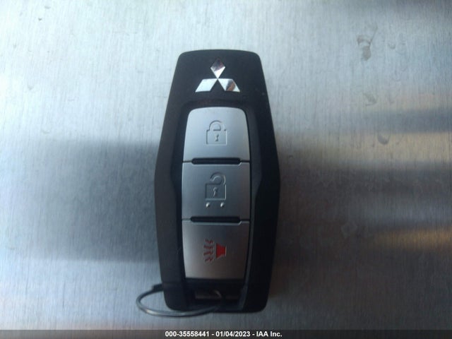 JA4J3TA81NZ031868 Mitsubishi Outlander Es