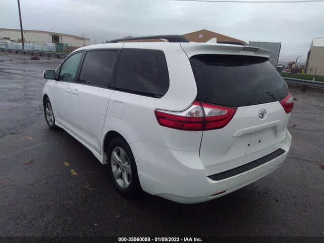 2018 Toyota Sienna, VIN: 5TDKZ3DCXJS913075
