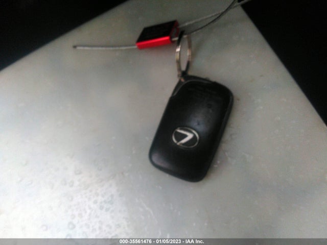 Lexus CT 200H 2012 JTHKD5BH7C2056313 Image 3