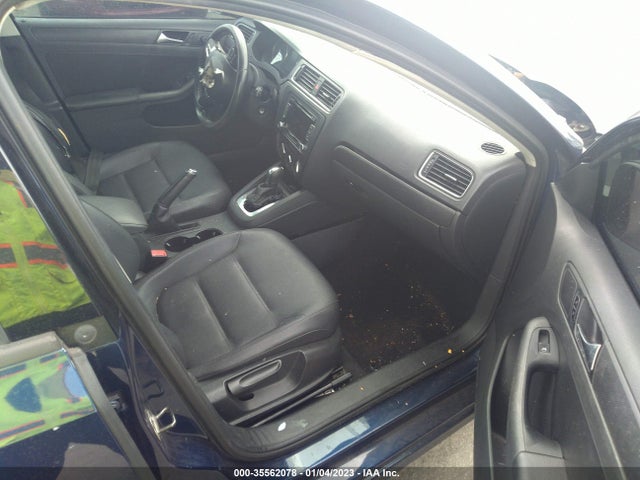 3VWDP7AJ7CM412735 Volkswagen Jetta Sedan Se W
