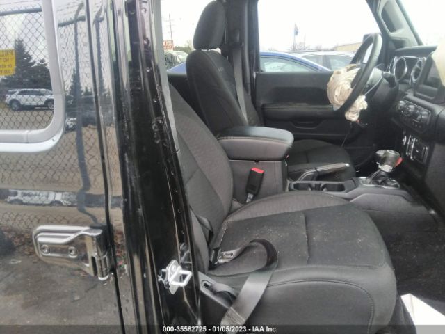 1C4HJXEN8KW595824 Jeep Wrangler Unlimited Sahara