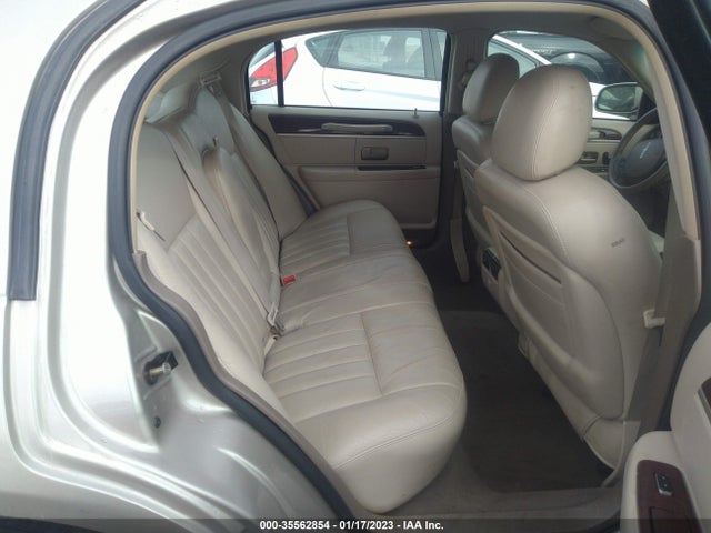 2005 LINCOLN TOWN CAR SIGNATURE VIN: 1LNHM81W95Y629804