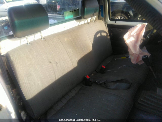 1996 NISSAN TRUCK XE VIN: 1N6SD11S6TC363695