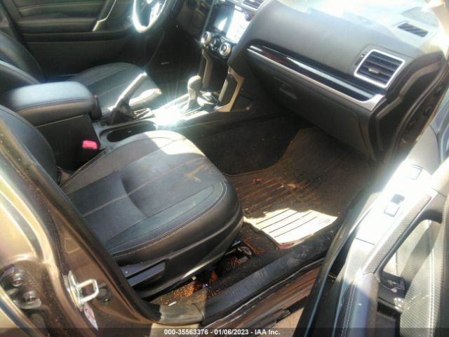 JF2SJAWC4JH569306 Subaru Forester Touring