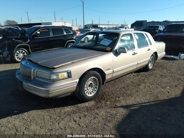 Lincoln Town Car Executive 1997 1LNLM81W7VY731614 Image 2