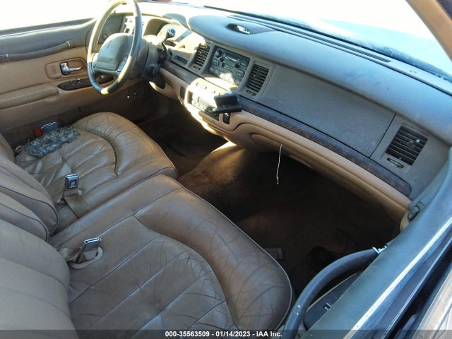 Lincoln Town Car Executive 1997 1LNLM81W7VY731614 Image 6