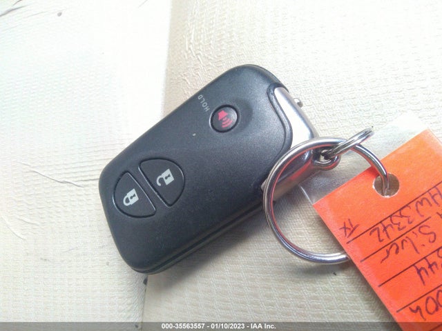 Lexus CT 200H 2012 JTHKD5BH3C2060844 Image 3