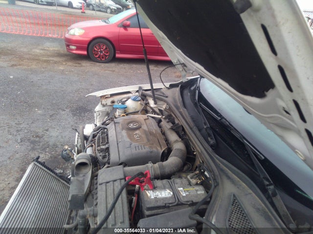 1VWAT7A35FC033738 Volkswagen Passat 1.8t Wolfsburg Ed