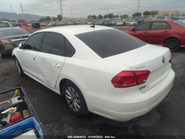 1VWAT7A35FC033738 Volkswagen Passat 1.8t Wolfsburg Ed