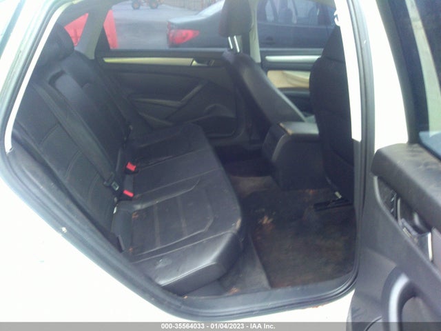 1VWAT7A35FC033738 Volkswagen Passat 1.8t Wolfsburg Ed