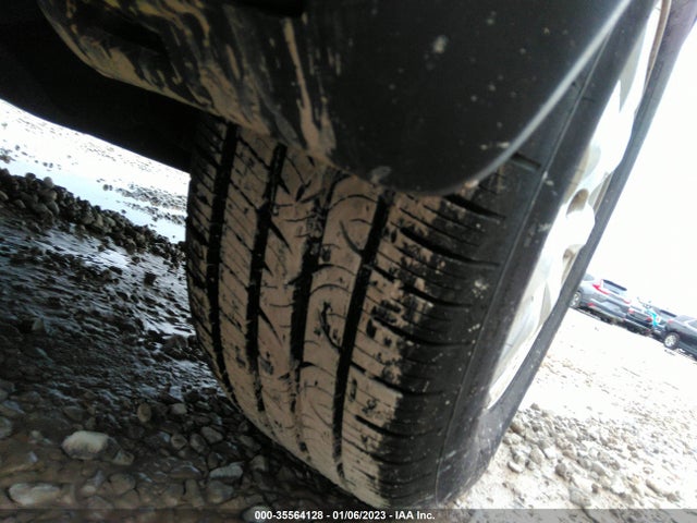 2013 KIA SORENTO LX VIN: 5XYKT3A11DG396576