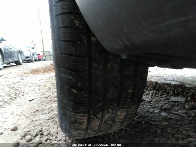 2013 KIA SORENTO LX VIN: 5XYKT3A11DG396576