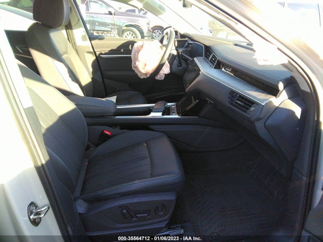 2021 Audi e-tron, VIN: WA1LAAGE8MB021913