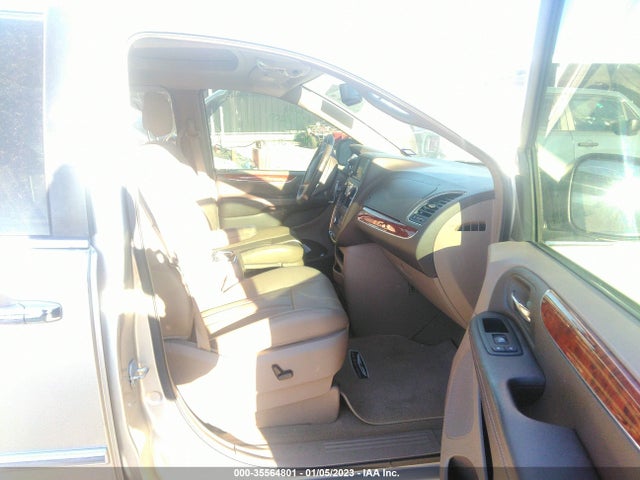 2016 Chrysler Town & Country, VIN: 2C4RC1CG9GR207418