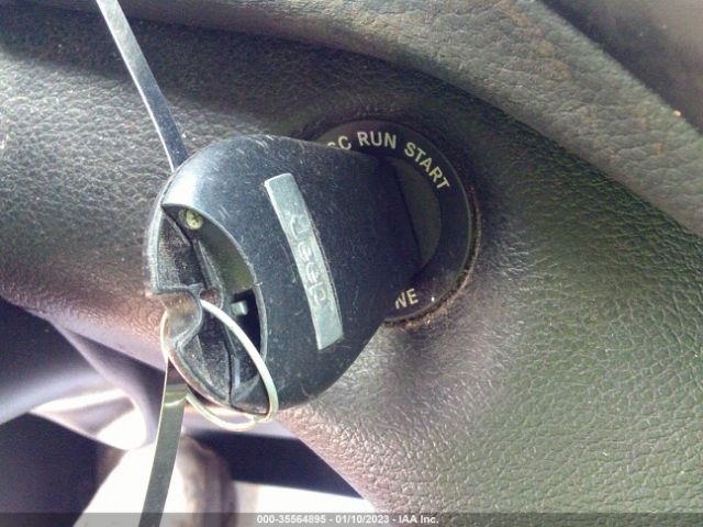 1C4PJLCB6KD333051 Jeep Cherokee Latitude