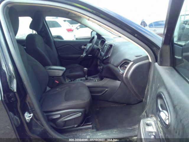1C4PJLCB6KD333051 Jeep Cherokee Latitude