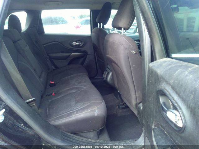 1C4PJLCB6KD333051 Jeep Cherokee Latitude