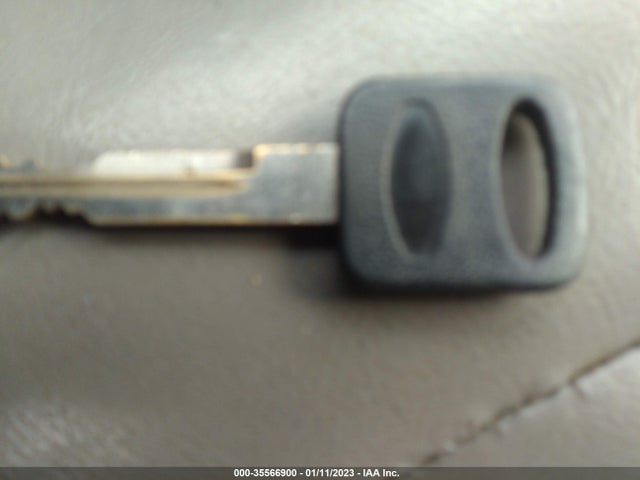 1997 FORD F-150 VIN: 1FTDF1727VNC48902