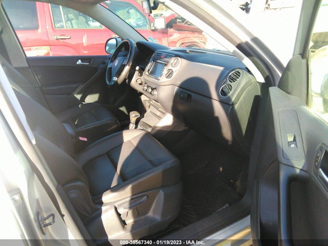 2010 VOLKSWAGEN TIGUAN WOLFSBURG VIN: WVGAV7AX5AW515841
