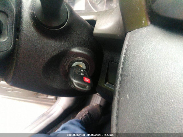 Toyota RAV4 LE 2017 2T3BFREV0HW659283 Image 3
