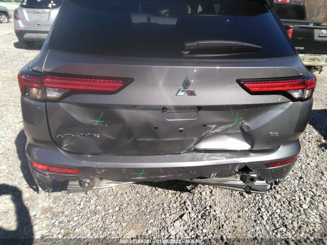 JA4J3UA88NZ084346 Mitsubishi Outlander Se